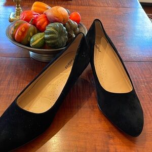 Trotters black faux suede heels size 12 W